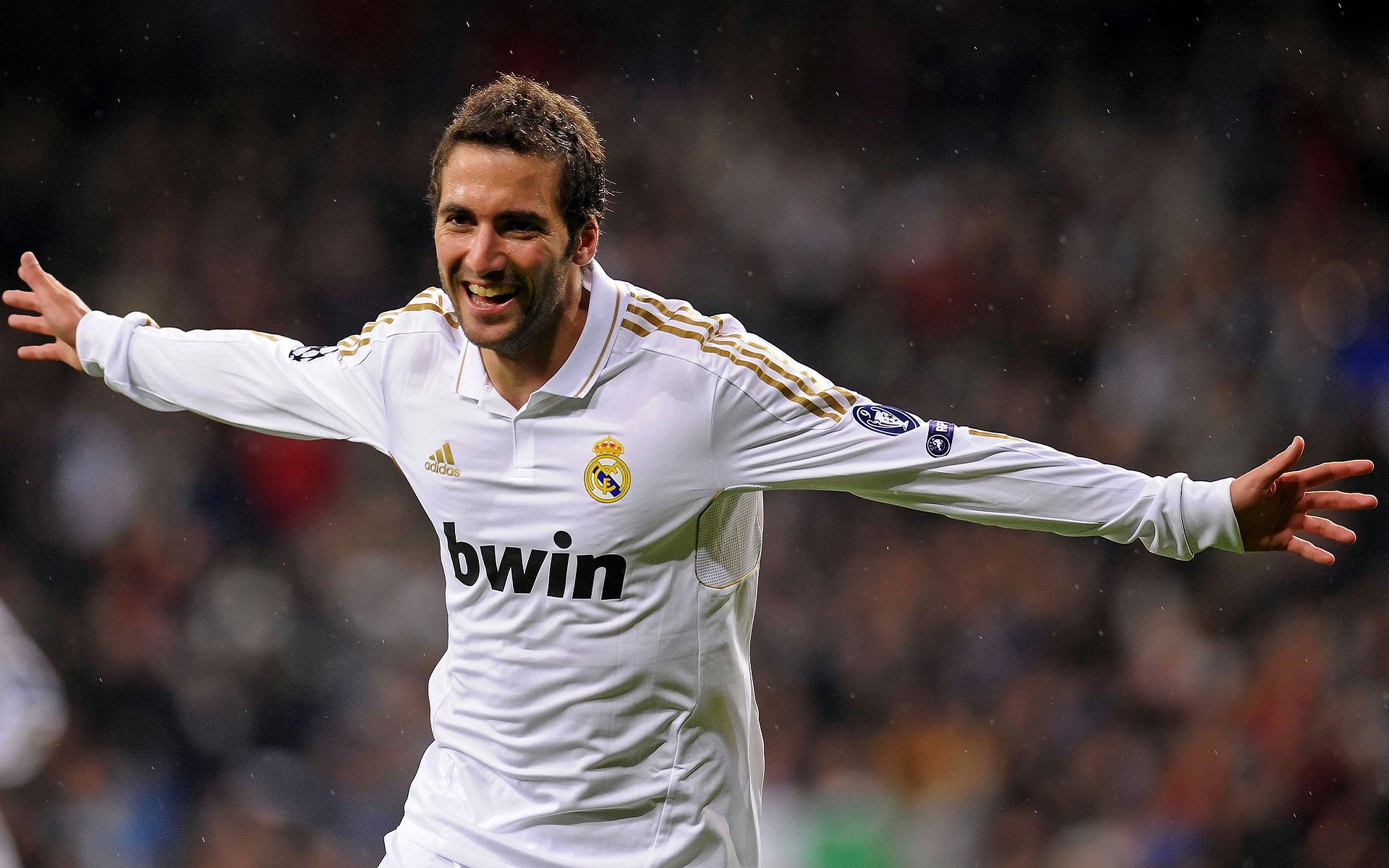 欧洲杯边裁与主裁的配合被专业人士点评，2020欧洲杯裁判服